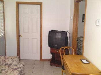 Lucky Horseshoe Cabins Hotel Au Sable Esterno foto