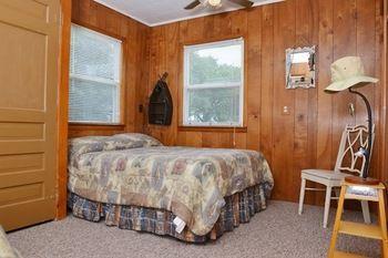 Lucky Horseshoe Cabins Hotel Au Sable Esterno foto