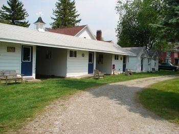 Lucky Horseshoe Cabins Hotel Au Sable Esterno foto