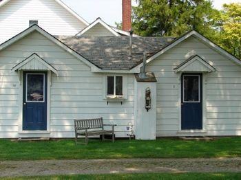 Lucky Horseshoe Cabins Hotel Au Sable Esterno foto