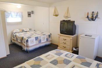 Lucky Horseshoe Cabins Hotel Au Sable Esterno foto